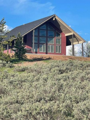 Cabin with breathtaking views, 25 miles from West Yellowstone